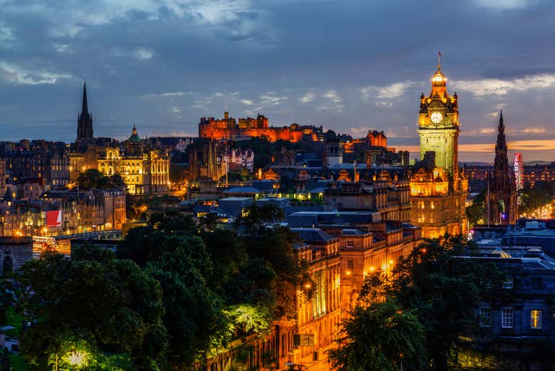 Edimburgo al caer la noche