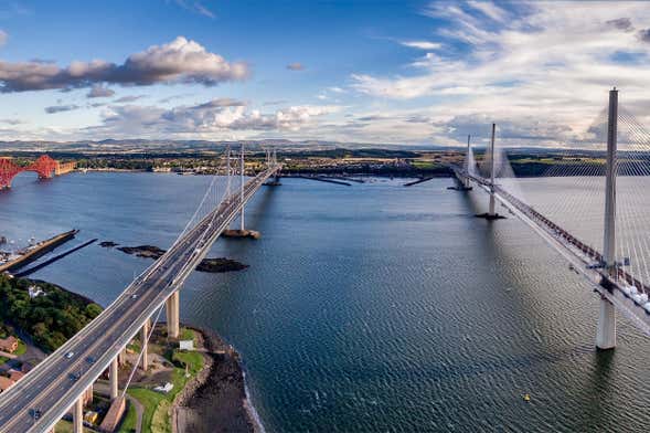 Visita guiada por South Queensferry + Paseo en barco por los puentes del Forth